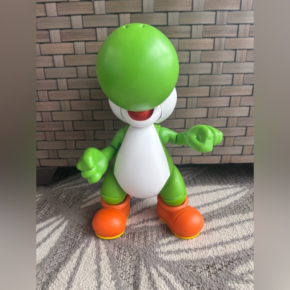 Nintendo Super Mario Let's Go, Yoshi! 12-Inch-Tall Interactive Action Figure - Picture 2 of 6